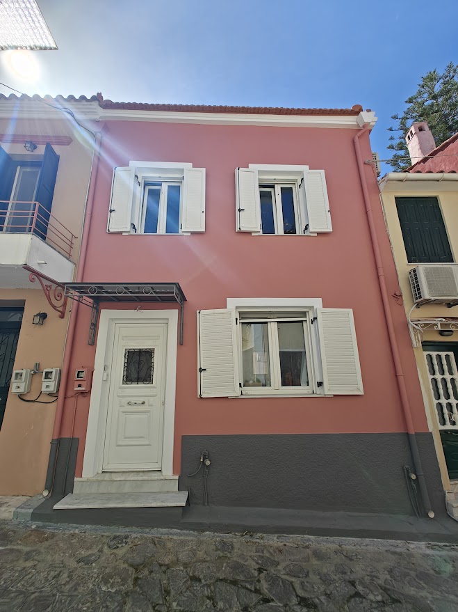 Beautiful detached house in the centre of Mytilene